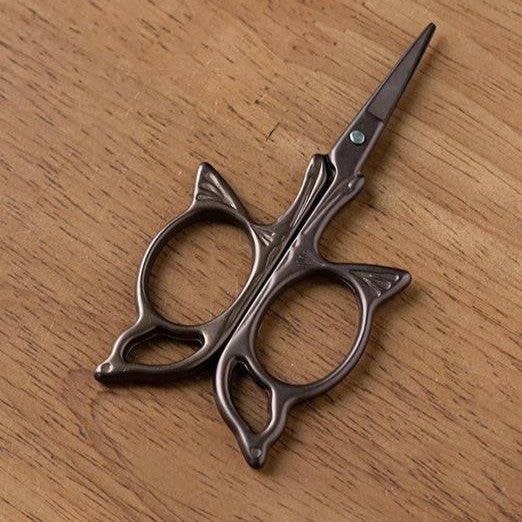 Vintage Style Embroidery Scissors with Random Brocade Sheath - Image 7