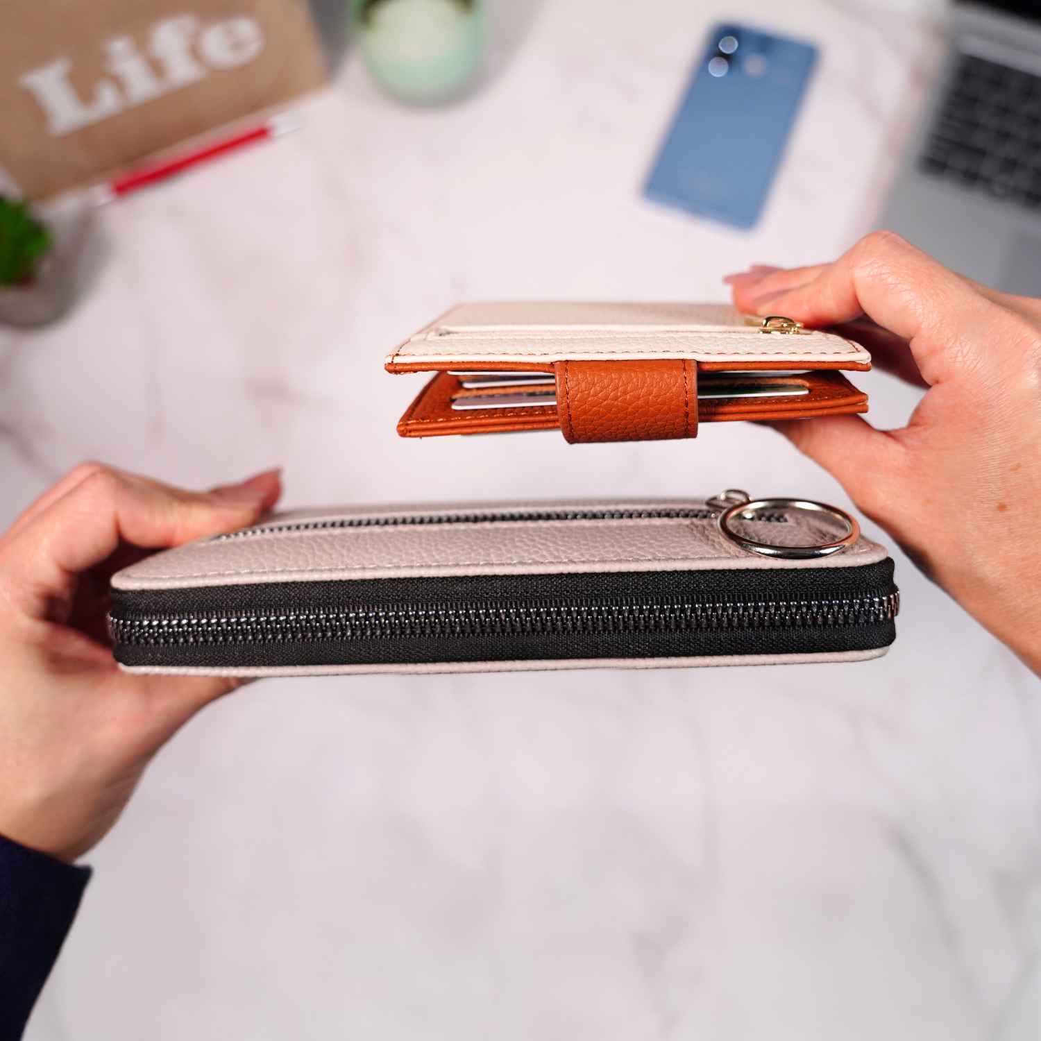 Women's AirTag Wallet Deluxe Smart VN300 - Image 11