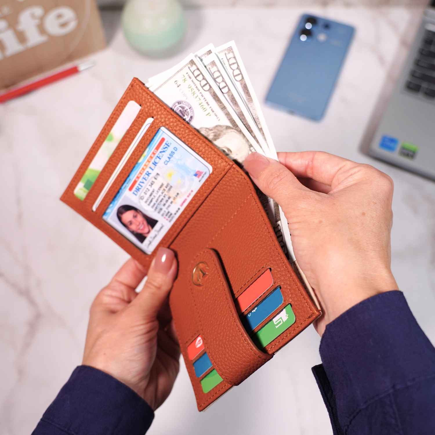 Women's AirTag Wallet Deluxe Smart VN300 - Image 12