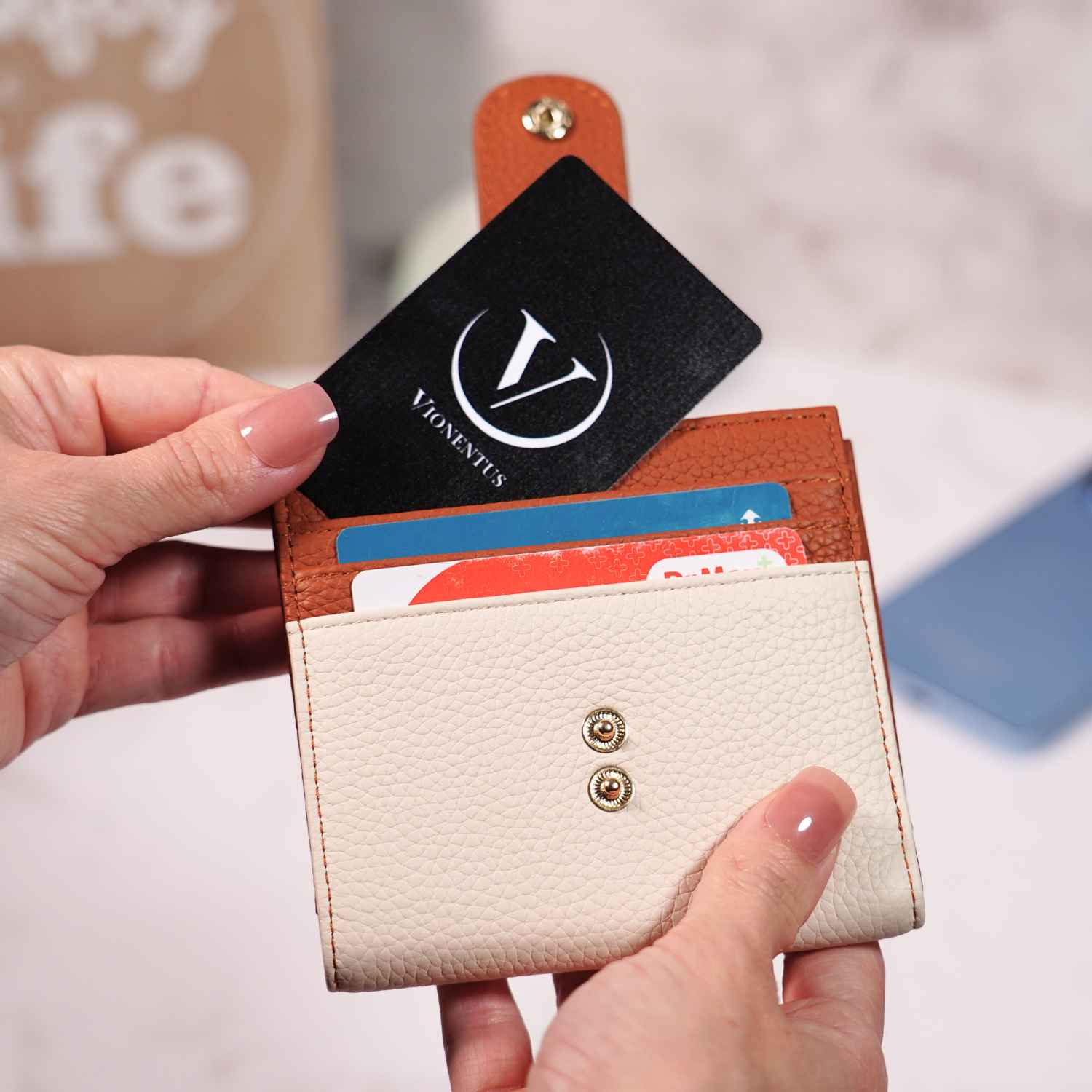 Women's AirTag Wallet Deluxe Smart VN300 - Image 13