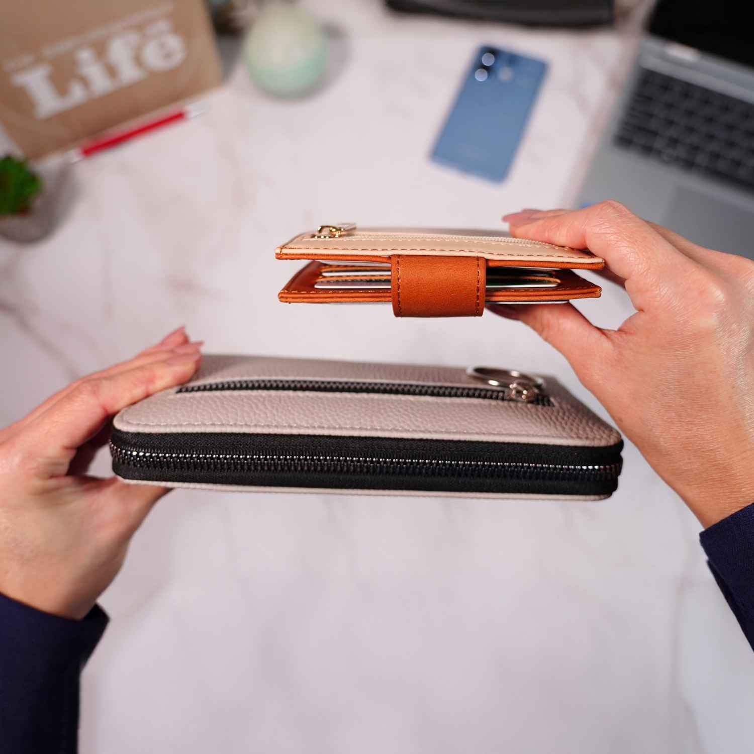 Women's AirTag Wallet Deluxe Smart VN300 - Image 23