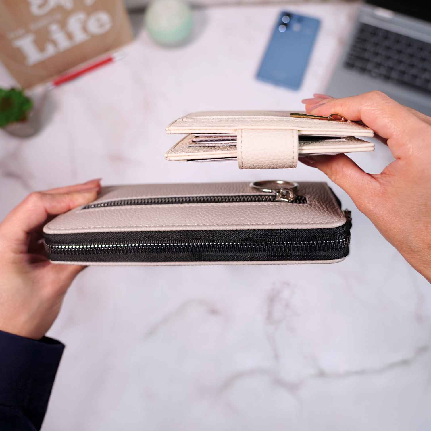 Women's AirTag Wallet Deluxe Smart VN300 - Image 35